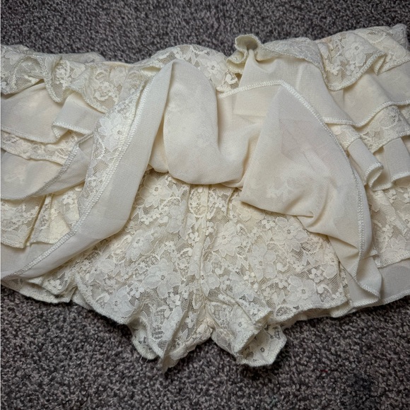 Source Unknown Cream Ruffled Skort - Picture 8 of 9